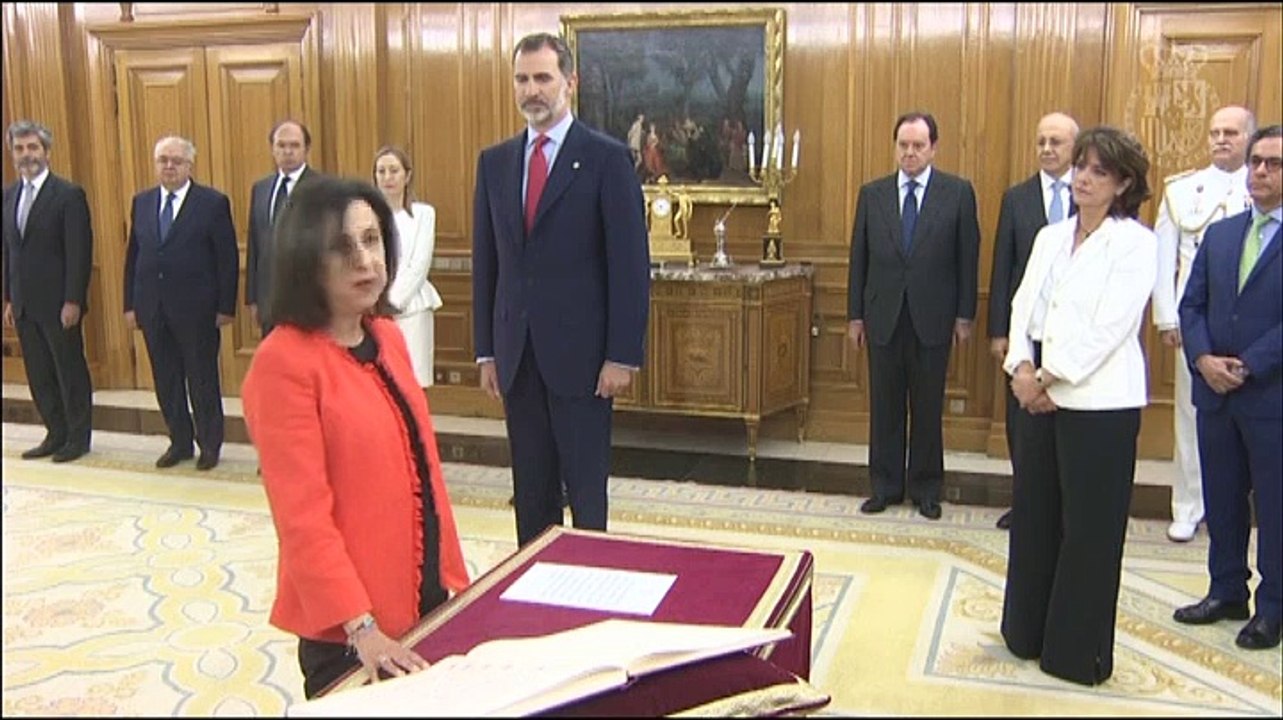 Los nuevos ministros prometen sus cargos ante el Rey