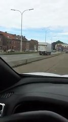 Jemappes: un camion fait marche arrière sur la grand-route