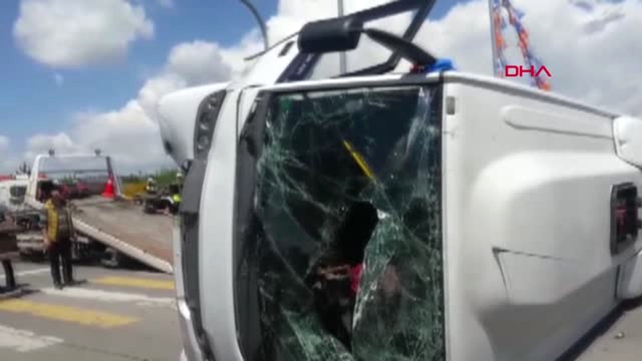 Kars Askerlerin Taşındığı Midibüs ile Polis Aracı Çarpıştı 33 Asker 2 Polis Yaralı Hd