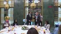 3-Cumhurbaşkanı Erdoğan ve Eşi Emine Erdoğan, Sahurda Gençleri Ağırladı Hd