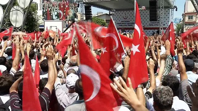 Cumhurbaşkanı Erdoğan: 'Kafasına bir kasket takmış benim milletimi aldatacağını sanıyor. Yıllarca bunu yapanlar oldu. Benim milletim şekle değil icraata bakıyor'