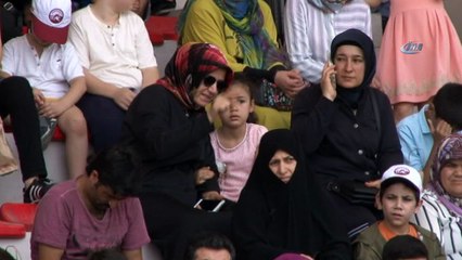 Fatih Belediyesi en çok atık toplayan 650 çocuğa bisiklet hediye etti