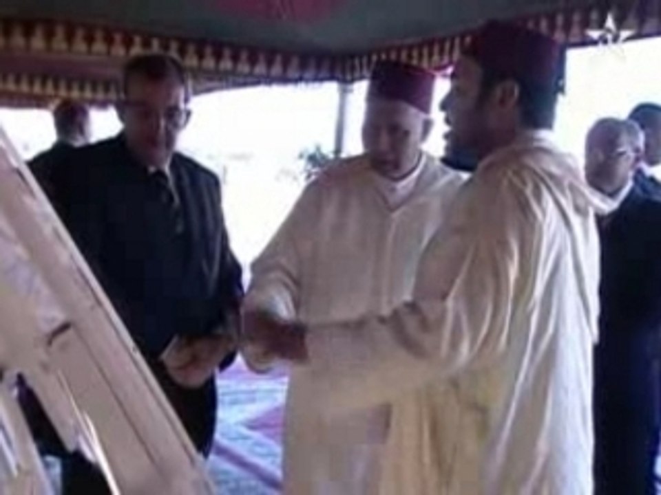 Visite royale à Ifrane Atlas Saghir et à Bouizakarne.