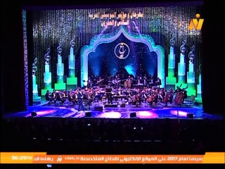 أتحدى العالم كله وأنا وياك ..وبقول للدنيا بحالها إن أنا بهواك