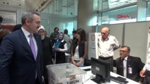 İstanbul AK Parti İstanbul İl Başkanı Şenocak, Havalimanında Sandık Görevlilerini Ziyaret...