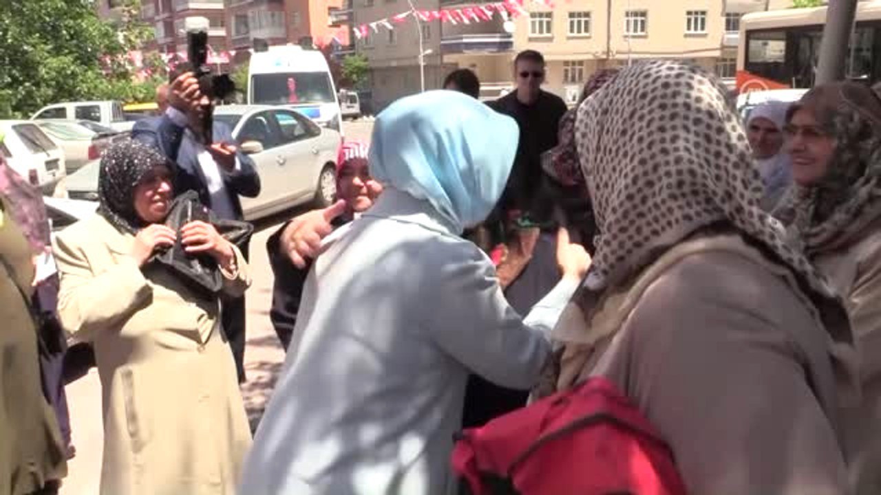 Öznur Çalık: "Milletimiz Kimin Yaptığını, Kimin Yıkmak İstediğini Biliyor"