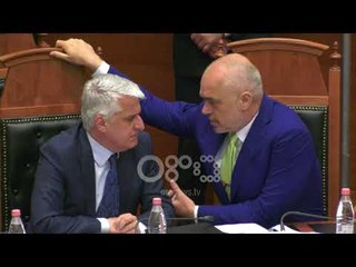 Ora News - Basha nuk lëshon foltoren për 90 minuta, seanca ndërpritet 3 herë