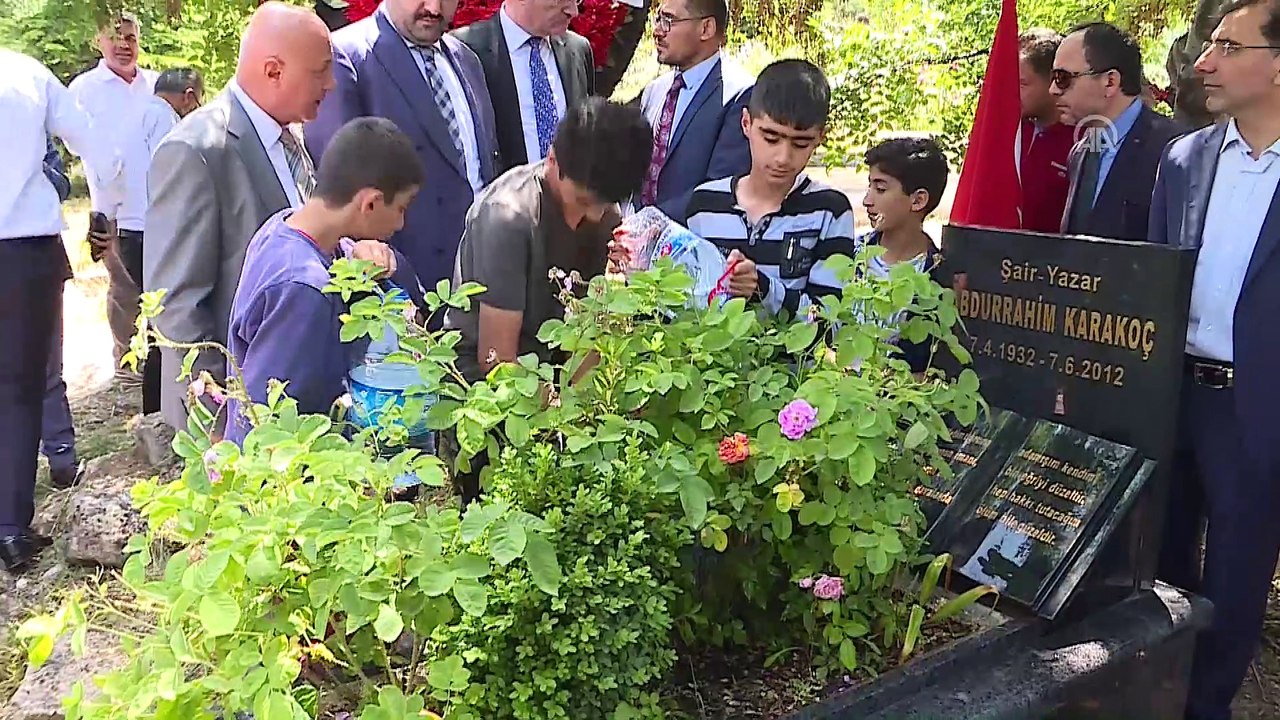Destici, Abdurrahim Karakoç'un kabrini ziyaret etti - ANKARA