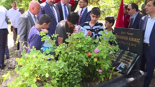 Destici, Abdurrahim Karakoç'un kabrini ziyaret etti - ANKARA