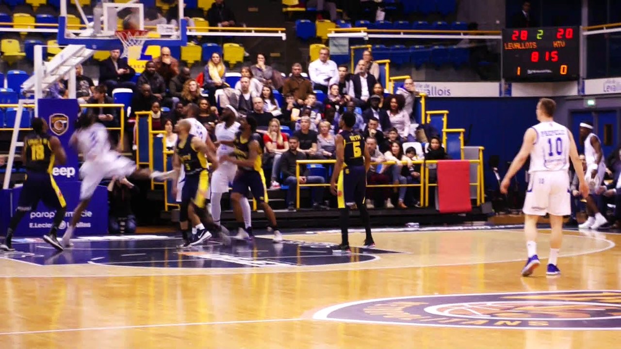 Jaron Johnson prolonge à Levallois