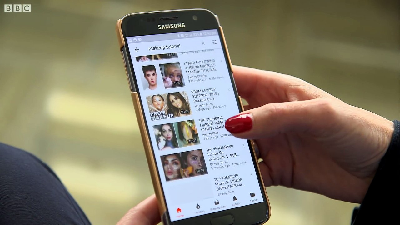 How YouTube is changing the face of beauty - BBC News
