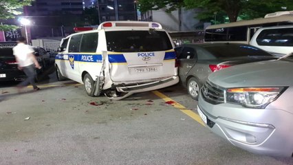 경찰, 경찰서 주차장에서 후진하다 차량 7대 들이받아 / YTN