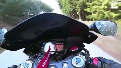 A fond en montagne il chute en moto dans un virage !!