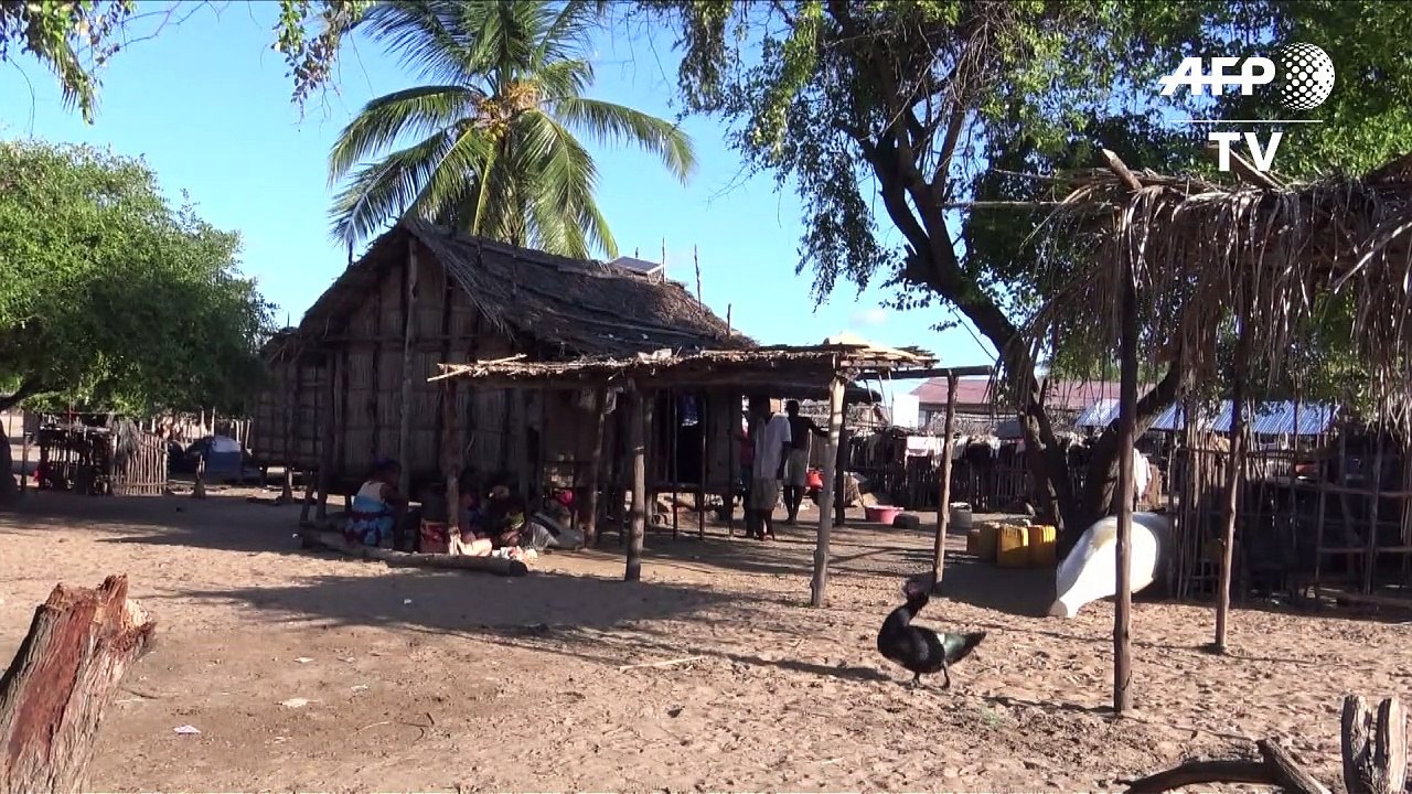Malagasy women train as solar technicians, ligh...