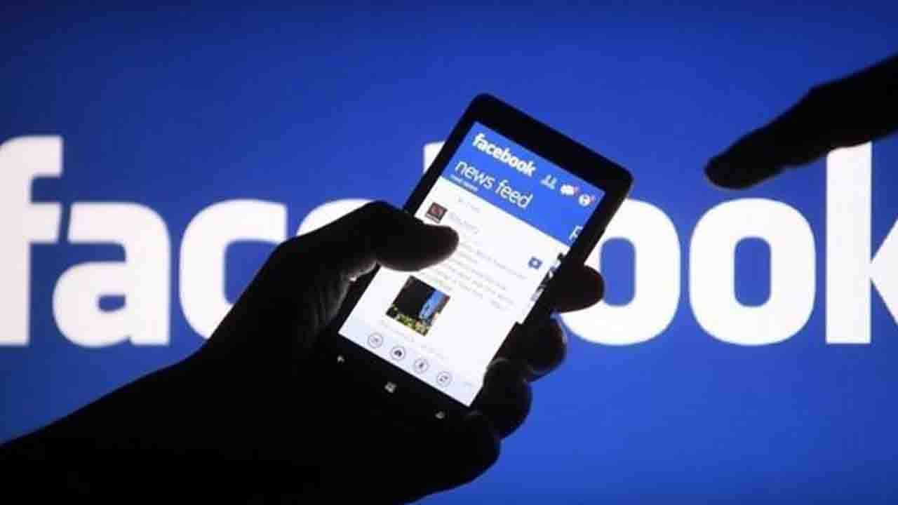 Facebook में Software Bug की वजह से Private Messages हुए Publicly Post | वनइंडिया हिंदी