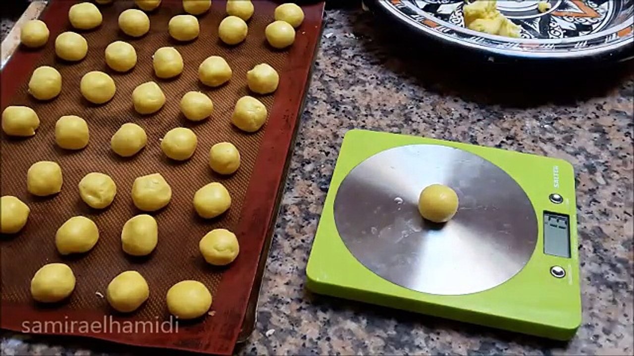 حلويات العيد2018/جديد غريبة رافايلو سهلة وهشيشة وتدوب فالفم وبمداق لديد
