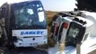 Yolcu Otobüsü ile Çarpışan Benzin Dolusu Tanker Yola Devrildi: 10 Yaralı