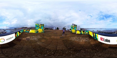 La Dame Blanche interprète "Olvidate" au MIDEM