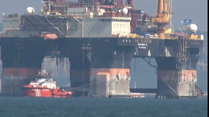 Dev Platform Çanakkale Boğazı'ndan Geçti