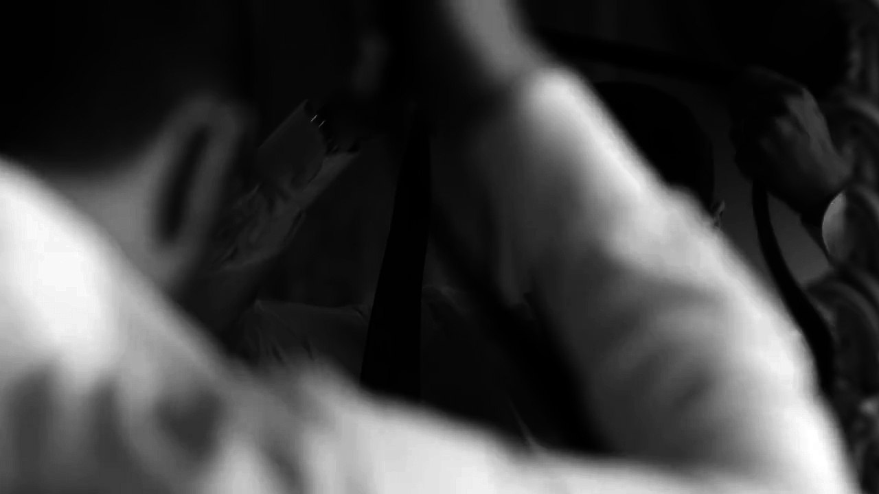 Voici un extrait exclusif en noir et blanc du c...
