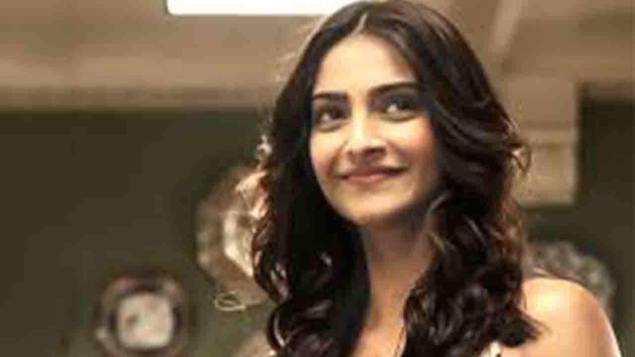 Sonam Kapoor की वो 8 पसंदीदा चीज़ें जिनके बिना नहीं रह सकती सोनम | Sonam Kapoor Birthday । Boldsky
