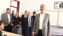 Adalet Bakanı Gül, öğrencilere karnelerini dağıttı