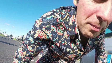 STORY TIME HALLOWEEN - Un CLOWN ATTAQUE notre ENFANT dans LA VOITURE