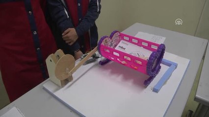 Annesine Üzüldü "Sese Duyarlı Beşik" Tasarladı