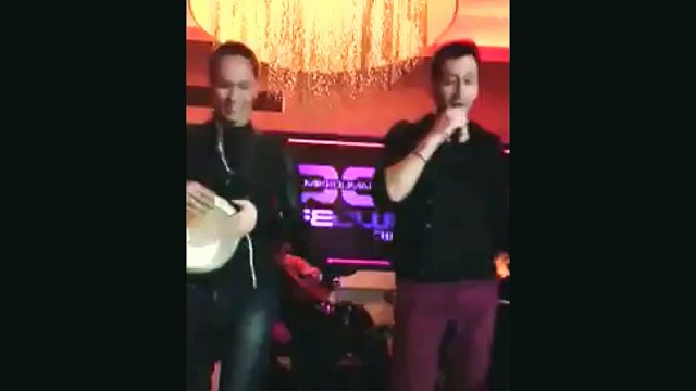 Πάνος Καλίδης - Η μάνα εν κρύο νερόν ( Η μάνα είναι κρύο νερό ) - Live 2015 ( Στίχοι )