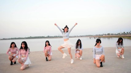 MOMOLAND (모모랜드) - BBoom BBoom (뿜뿜) - Cover by 'Precious' - YouTube