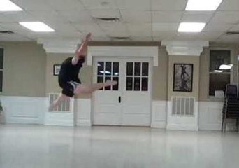 Plus-Size Dancer Has a Little Fun During Practice