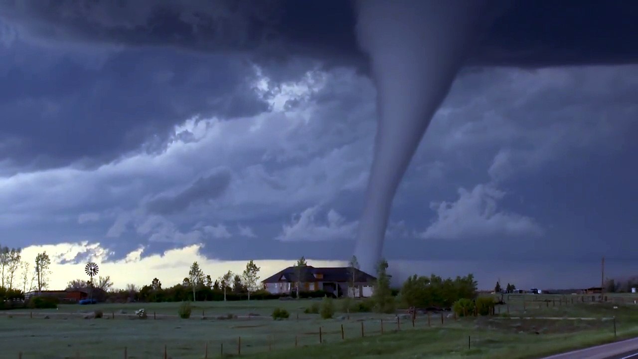 Magnifique formation dune tornade