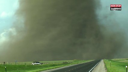 États-Unis : L'impressionnante formation d'une tornade dans le Wyoming (Vidéo)
