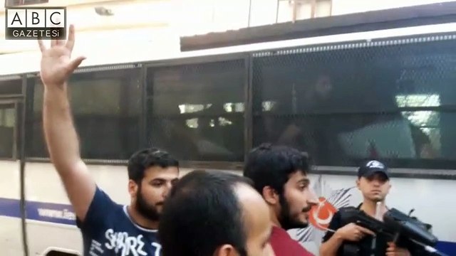 Karne eylemine polis müdahalesi: Polis aracında öğreciye darp