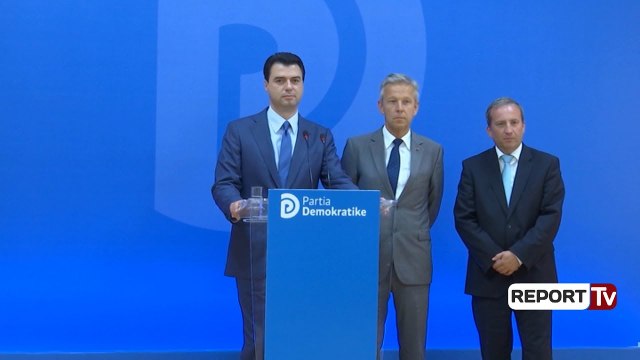 Report TV - Basha i shmanget pyetjes së Report Tv për personin që ka aktruar Agron Xhafajn