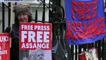 Assange internet cut off/Visitors banned (Protest)