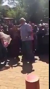 تاقو بنات الاحفاد القاديننا بابا قاسم وبتاع -_-قاسم البدري مدير جامعة الاحفاد للبنات او كما بسموهو (( بابا قاسم )) عامل رائد تعليم البنات وبدافع عن حقوقهم
