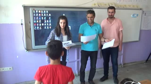 Şanlıurfa'da Suriyeli Öğrencilerin Karne Sevinci
