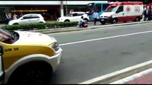 Carro invade calçada e atropela pedestre e cadeirante no Centro de Vitória
