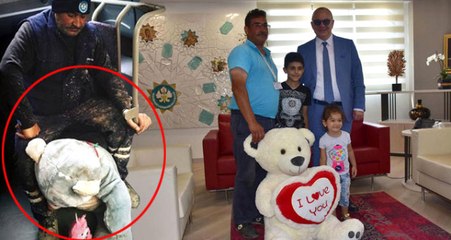 Belediye İşçisi Çöpte Bulduğu Oyuncak Ayıyı Torunları İçin Aldı! Fotoğraf Sosyal Medyayı Salladı
