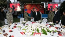 Cumhurbaşkanı Erdoğan  asker ve şehit aileleri ile iftar açtı