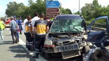 Otomobil ile hafif ticari araç çarpıştı: 5 yaralı - DÜZCE
