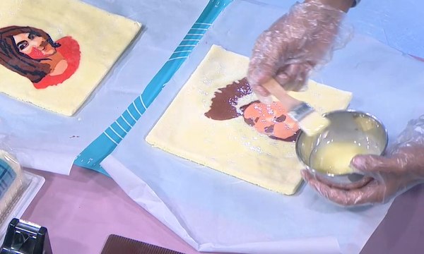 Melukis Wajah Pada Bolu, Memang Bisa?