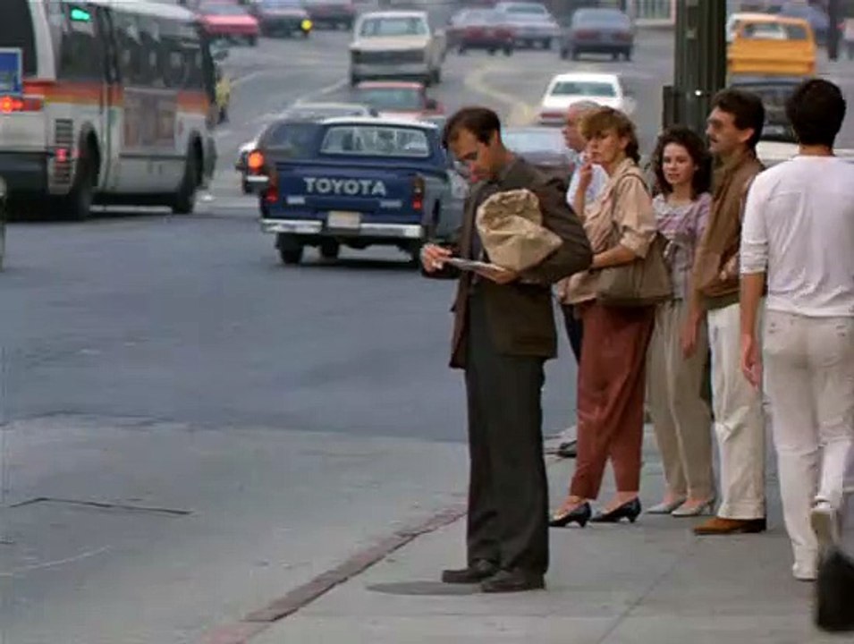 Moonlighting 3x04 Yours, Very Deadly