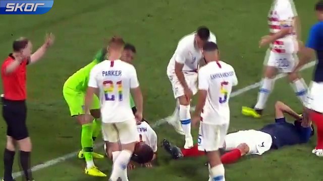 Dünya Kupası hazırlıkları kapsamında ABD ile özel maçta karşı karşıya gelen Fransa'da korkutan bir sakatlık yaşandı. Fransa'nın yıldız futbolcusu Giroud, bir hava topu mücadelesi sonrası kanlar içinde yerde kaldı.