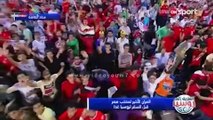 الجماهير تلتقط صورا مع لاعبى المنتخب باستاد القاهرة