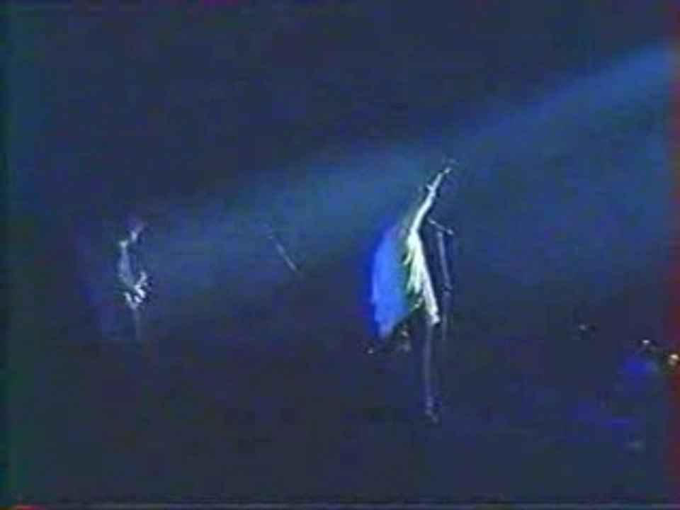 Une maison perdue live  _ Indochine