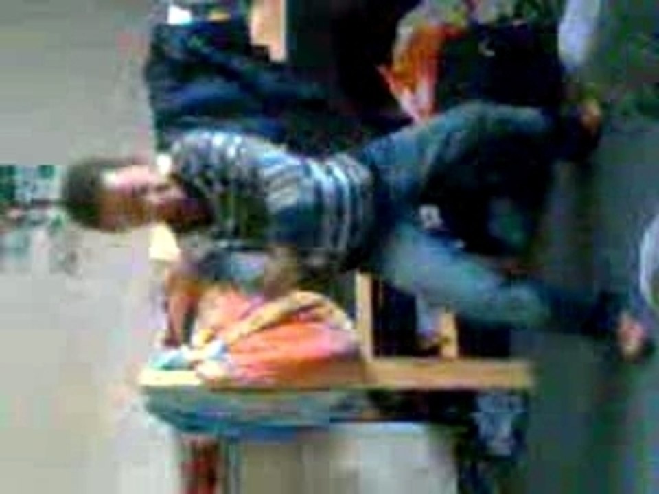 Mon frere ki danse la tecktonik