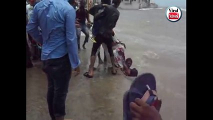 हाजी अली में अचानक उठी लेहर और ले गई एक औरत को समुन्दर में फिर भगवान किया ऐसा चमत्कार !