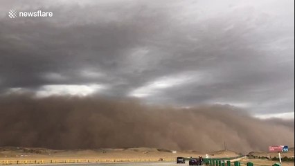 Giant sandstorm swallows Inner Mongolia city